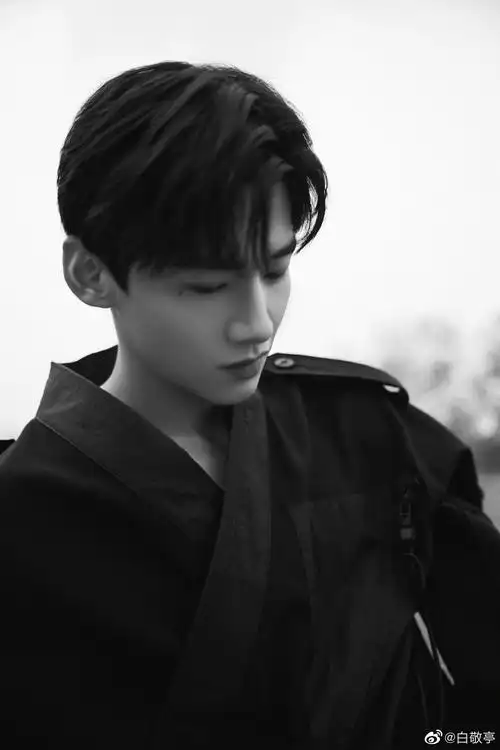 白敬亭微博写真图片