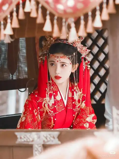 神仙颜值鞠婧祎穿着红衣的小鞠,一眼看去,简直堪称仙女鸭[飞吻r红