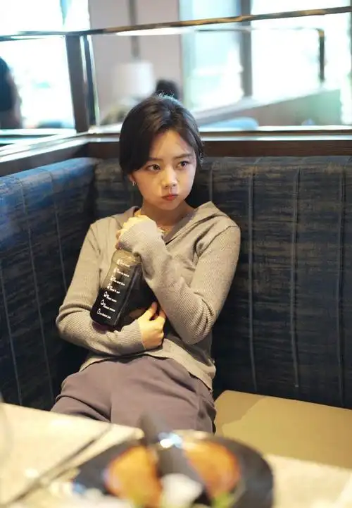 谭松韵的最新"锁骨发",也太好看了吧,显脸小又减龄!