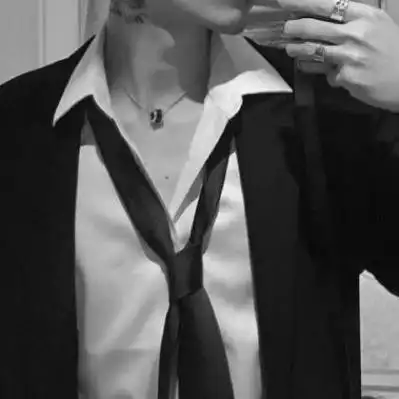 衬衫头像男生不露头白色衬衫黑色衬衫打领带的