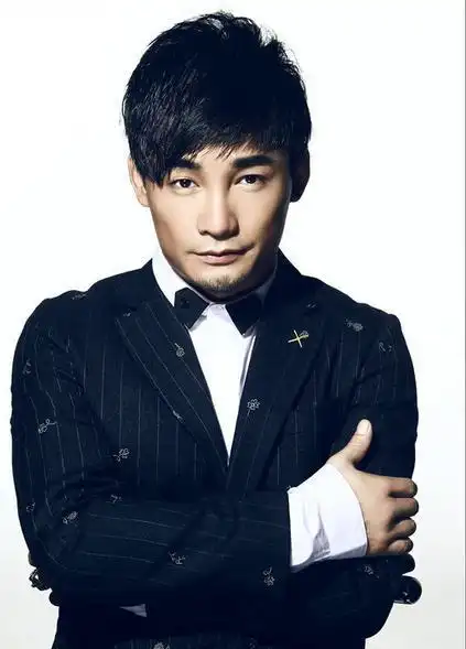 黄勇(1979年-),出生于安徽广德,中国内地男歌手.