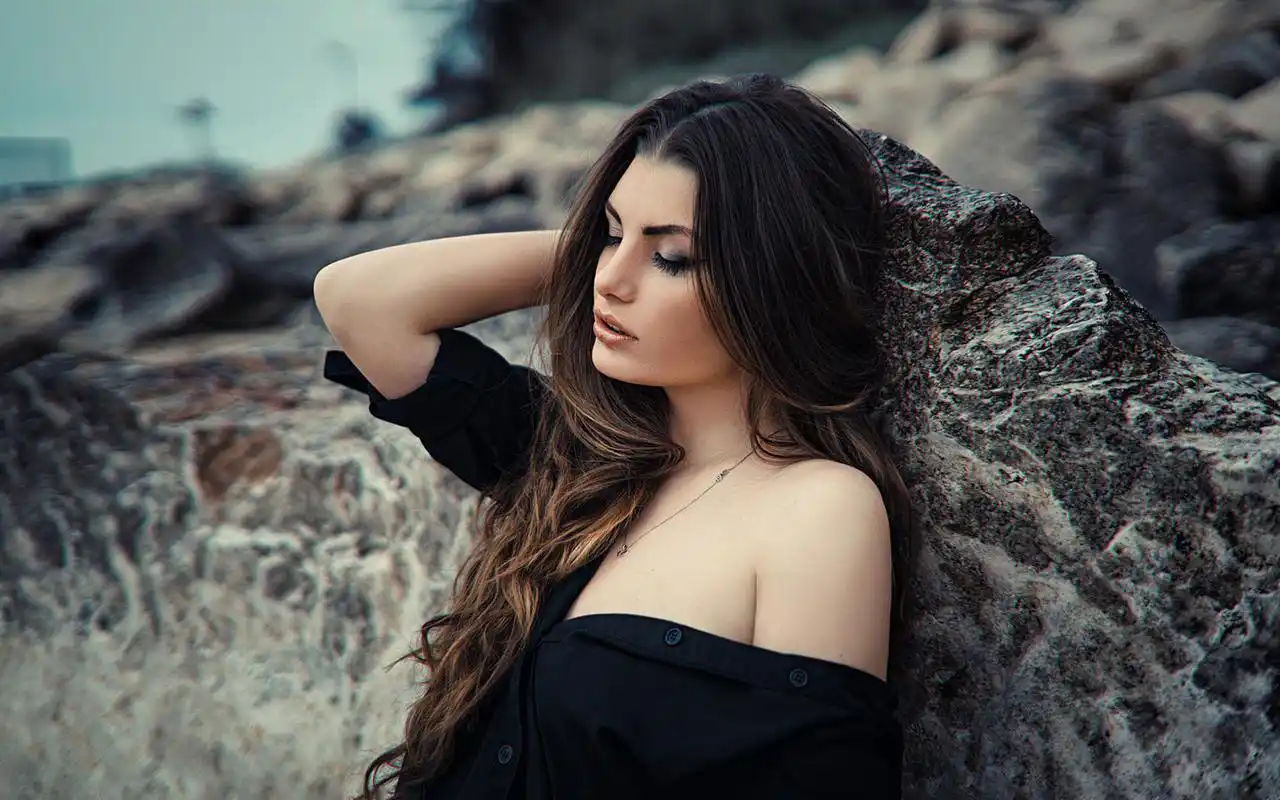 高冷西方美女图片桌面壁纸