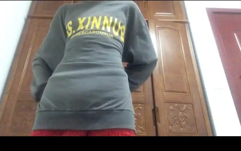 一些男孩子比女生的腰细