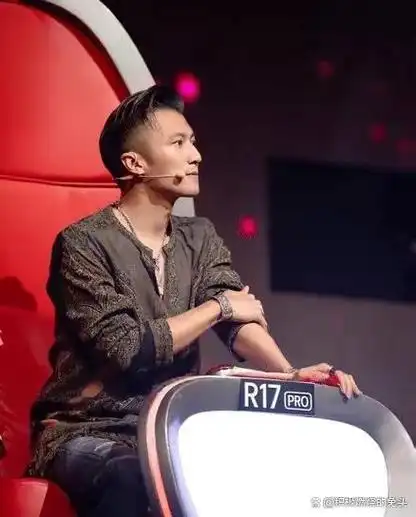 谢霆锋作为2021年中国好声音的导师之一,听说是最原则的导师,他在录制