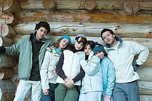 群体,冬天,衣服,站立,一起,倚靠,原木,墙壁,半身,头像