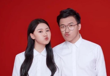 90后夫妻到民政局领结婚证,结果让所有人都认识了他俩.