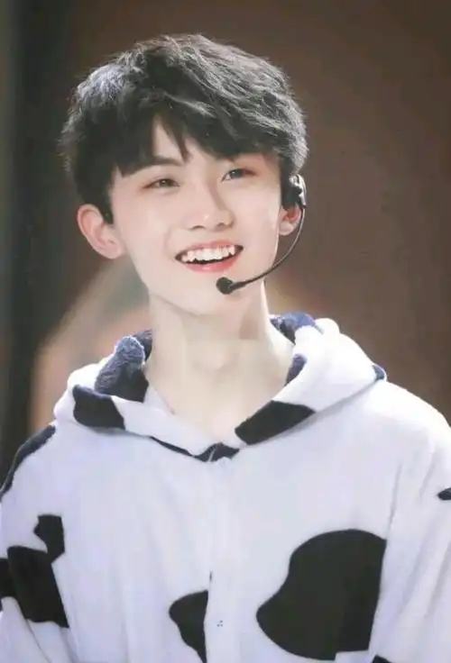 马嘉祺虎牙没了!牙套戴半年,限定"小钢牙"军训后摘掉