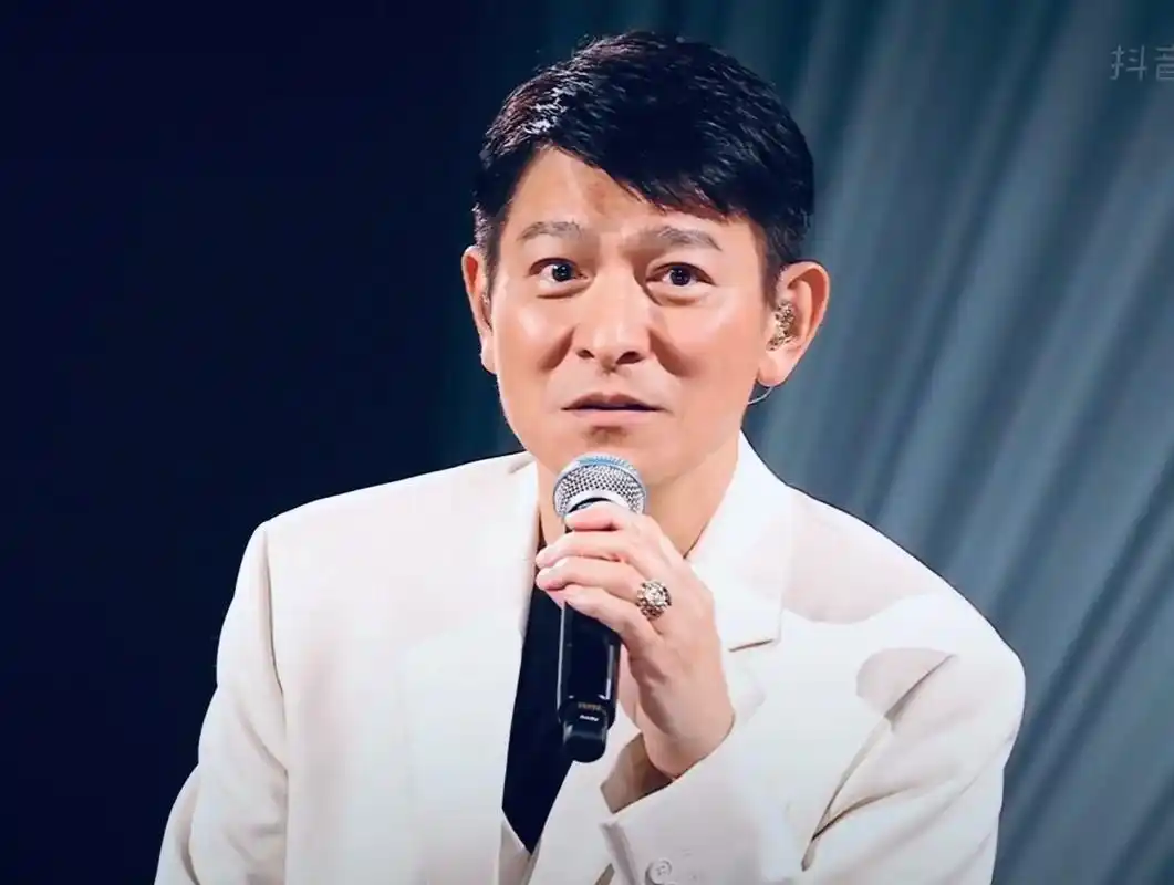 偶像刘德华线上演唱会.#刘德华 #刘德华#刘德华演唱会 #刘 - 抖音