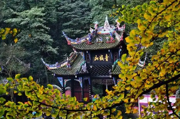 成都必去10大景点(重庆必去10大景点推荐)