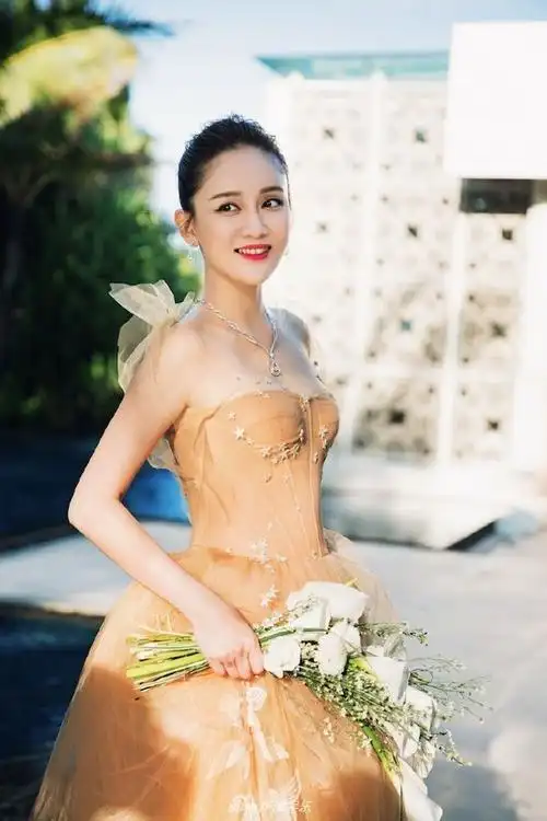 陈乔恩曝婚纱写真 新娘妆灵动优雅尽显成熟魅力