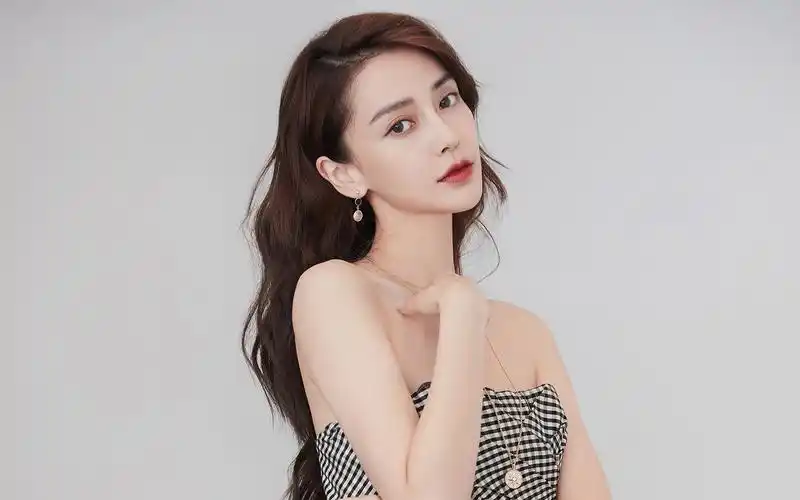 超美angelababy最新壁纸_清新性感的杨颖