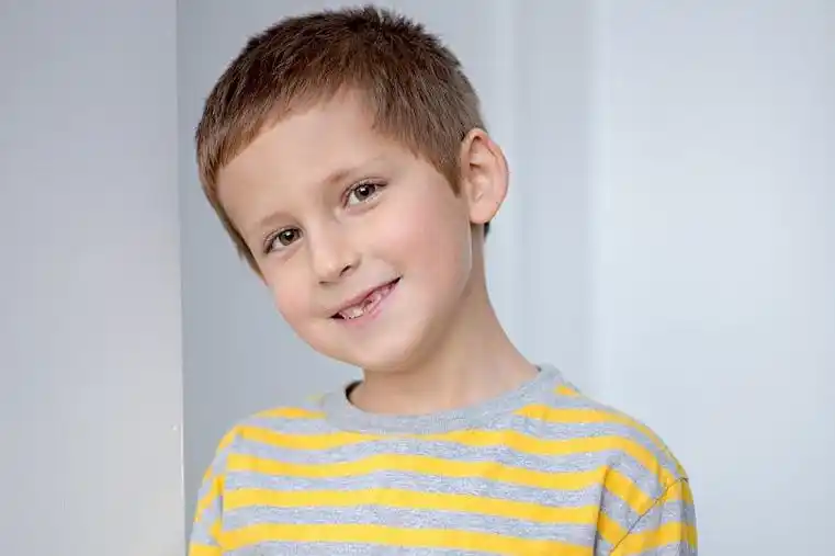 适合8到9岁男孩子的发型有哪些?