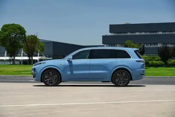 日前从理想汽车官网获悉,理想l9 2023款 pro正式上市,官方指导价为42.