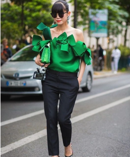 绿色上衣搭配什么颜色裤子好看? 7种绿色上衣搭配裤子指南任你选