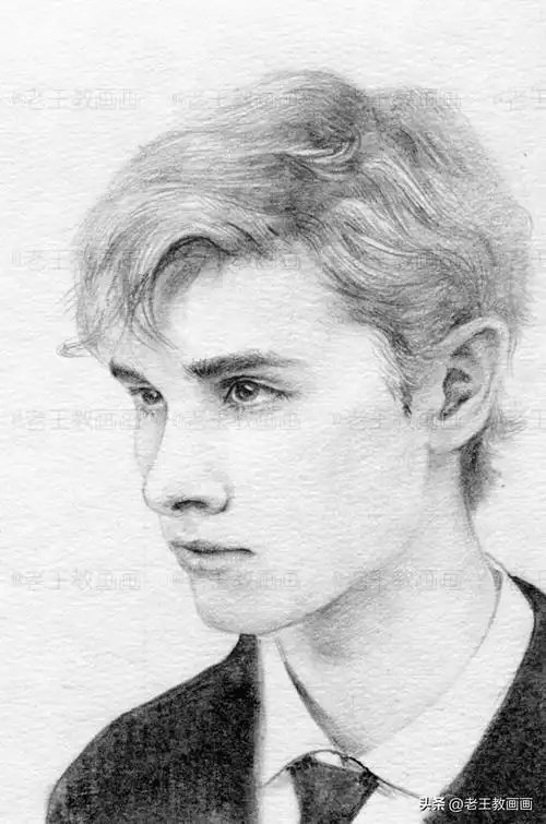 普通素描纸hbbb铅笔》》》【第1步】:根据下图,用2b铅笔画人物