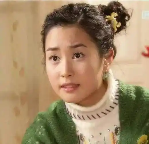 但是看到前几年李多海出演电视剧《善良魔女传》的剧照,几乎认不出来