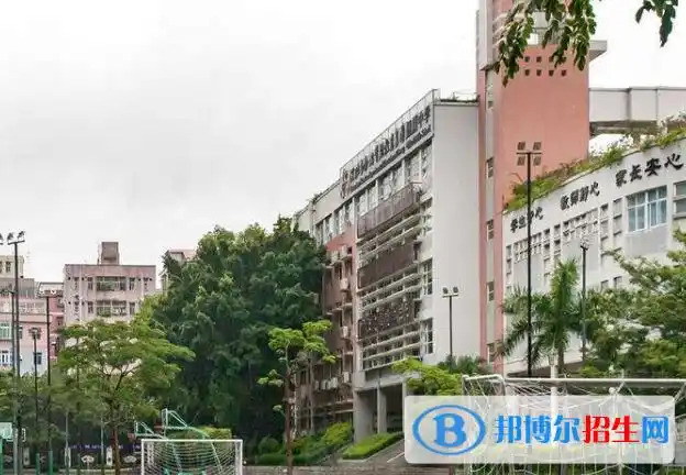 广州市麒麟中学是广州市南沙区成立以来新创办的第一所区直属公办完全