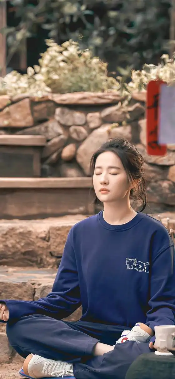 刘亦菲的丸子头造型简直神了 怎样的美貌才能拥有如此迷人的头部呢?