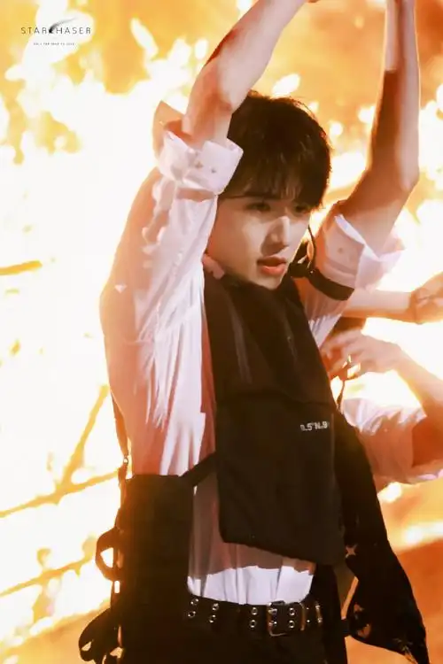 97@时代少年团-宋亚轩#不设限毕业礼##时代少年团舞台真的燃起来了