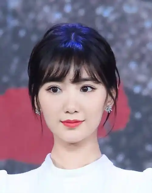 《三十而已》毛晓彤:14岁救母亲,29岁斩情丝,被生父勒索