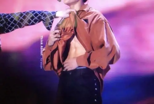 朴佑镇腹肌五金大佬的腹肌