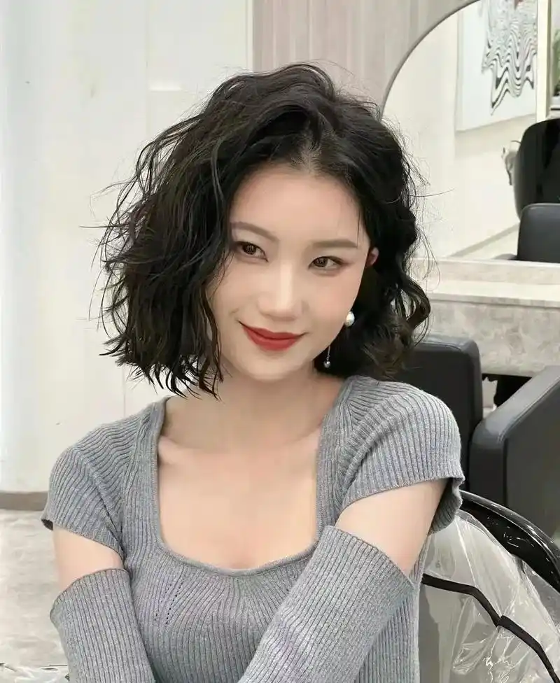 纹理烫,翘翘头,层次感十足,轻松拥有时尚感爆棚的短发造型