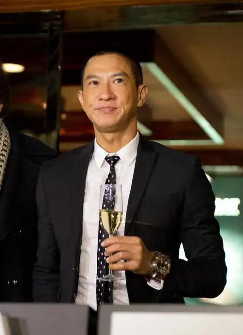 张家辉主外,关咏荷主内,重点还是张家辉在后来的个人声势越来越好