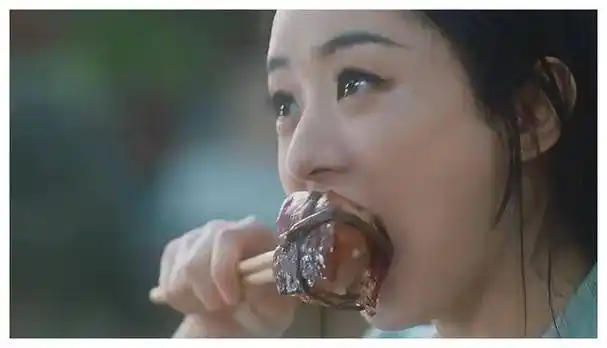 原创吃下五花肉赵丽颖大演绎与凤行中的角色展现霸气无畏