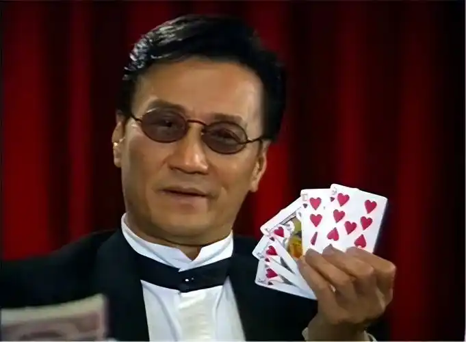 或许是他本身就富有表演天赋,谢贤凭借着《萧十一郎》,《千王之王》