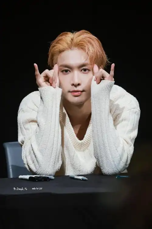 张艺兴新歌签售会#张艺兴新歌签售会状态好好这和exo时期的lay有什么