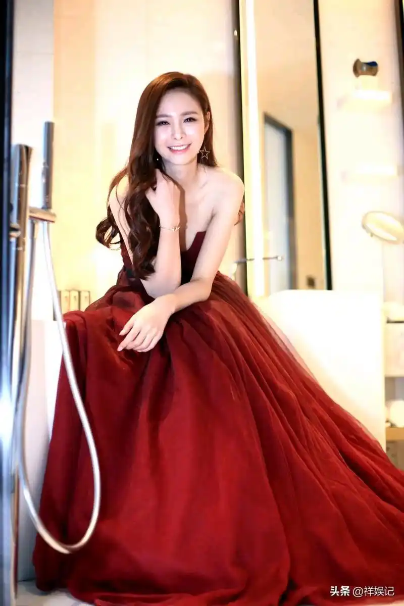 沈梦辰 67沈梦辰写真大片 67红色大气的抹胸连衣裙太有气质了