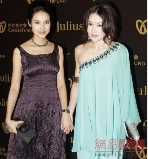 林峰食白果粉丝不满 tvb花旦陪睡照曝光曾被指爱泡夜店 爆刘俐海量私