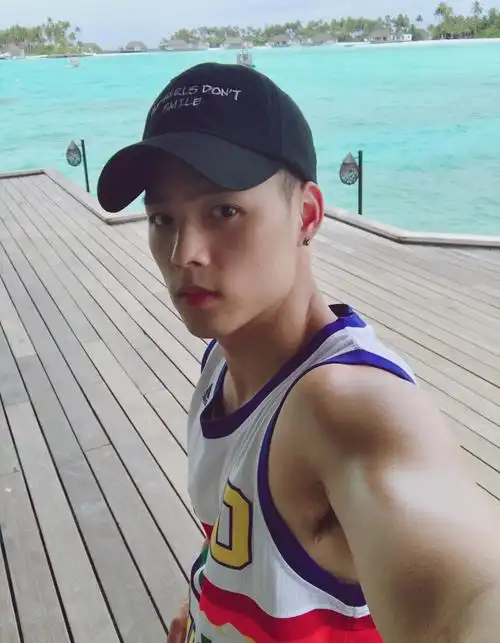 董又霖图片董又霖海边旅拍图片