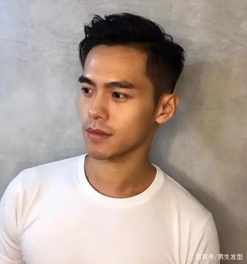 男生夏天发型别"随便乱剪",这6款短发很百搭,干净又帅气