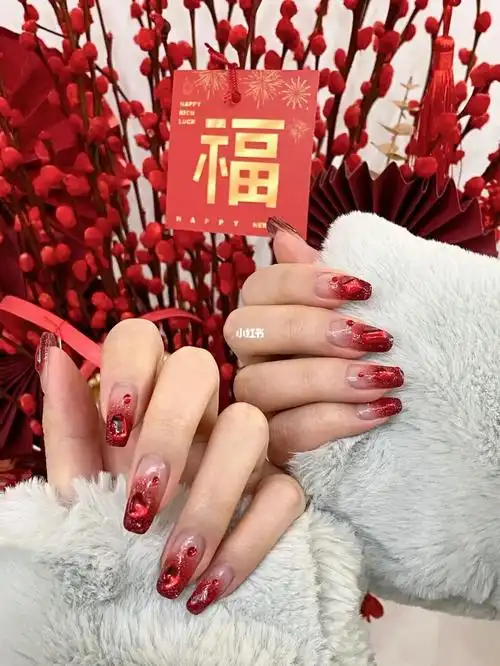 新年就要做红色美甲呀安排上