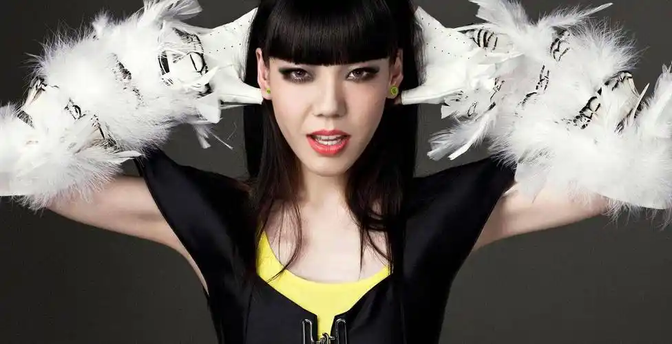 消失的"巨星"吴莫愁:从天价代言费到县城卖唱,她经历了什么_庾澄庆