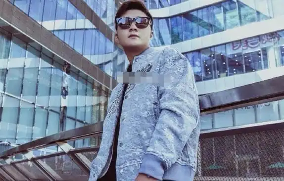 大萌和男友吵架闹分手白小白斥责男的是个小白脸澄清不是剧本