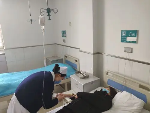 病房也在为住院或观察的患者输液治疗