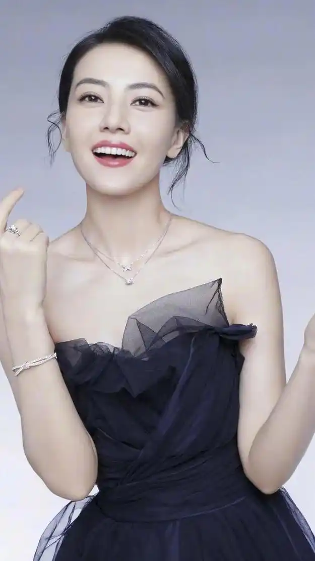 高圆圆:温婉大方,甜美灵动,优雅迷人