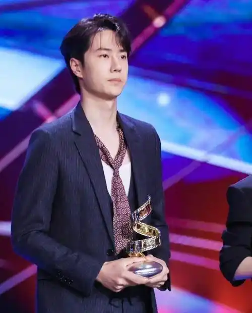 蔡徐坤被排除在外,肖战王一博稳坐其中_流量_易烊_方面