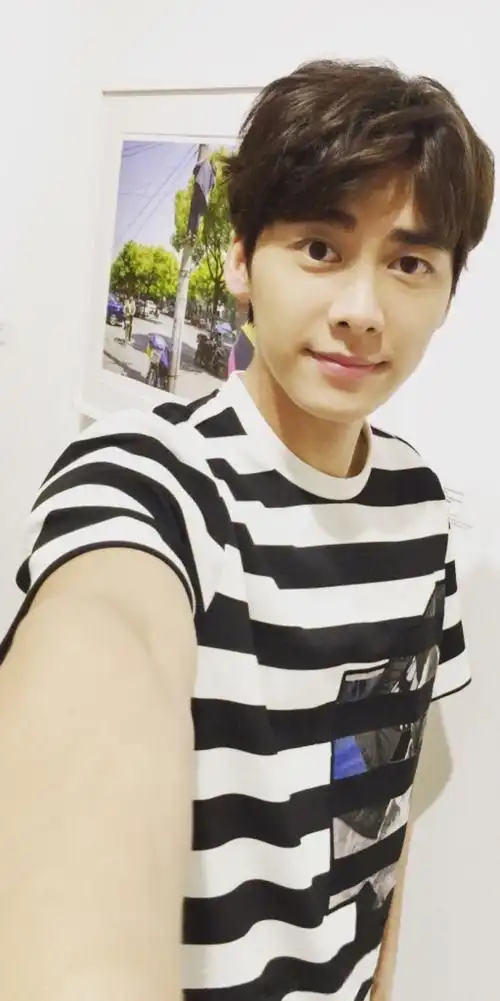 李易峰最帅的六张照片:阳光帅气目若星辰,不愧是"国民校草"!