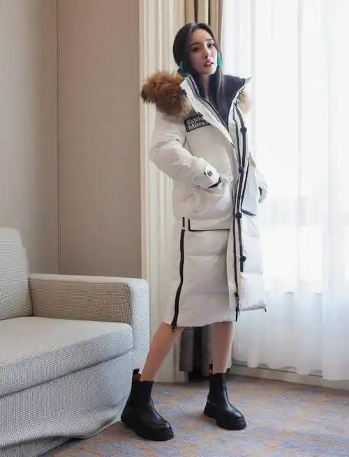 杨幂羽绒服穿搭look