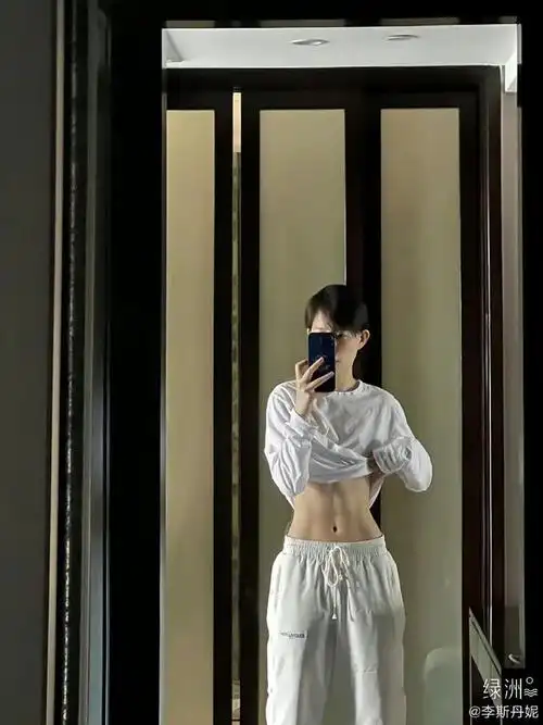 马甲线|腹肌|腰围|赵露思_网易订阅