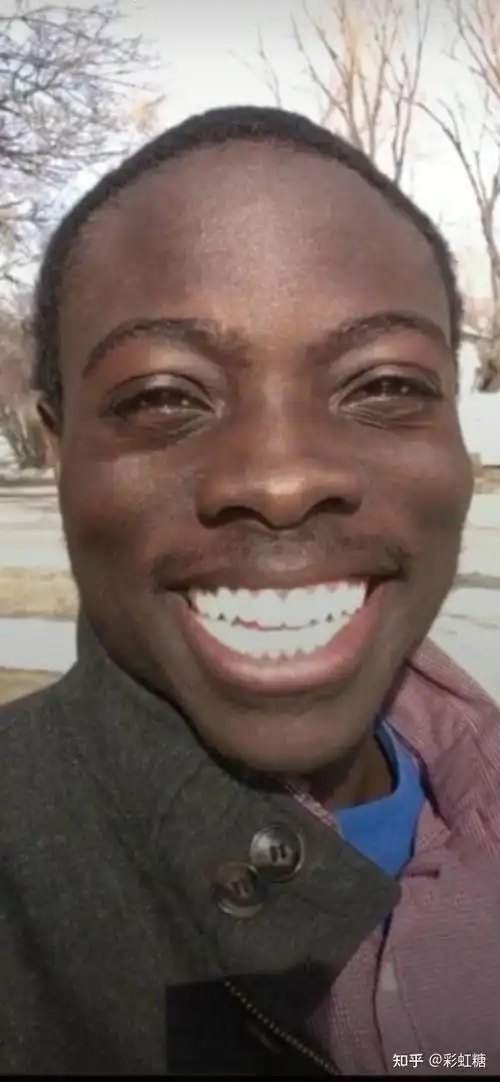 谁有以前传的很火的黑人照片,露着大白牙当壁纸的那个我要爆照用的?