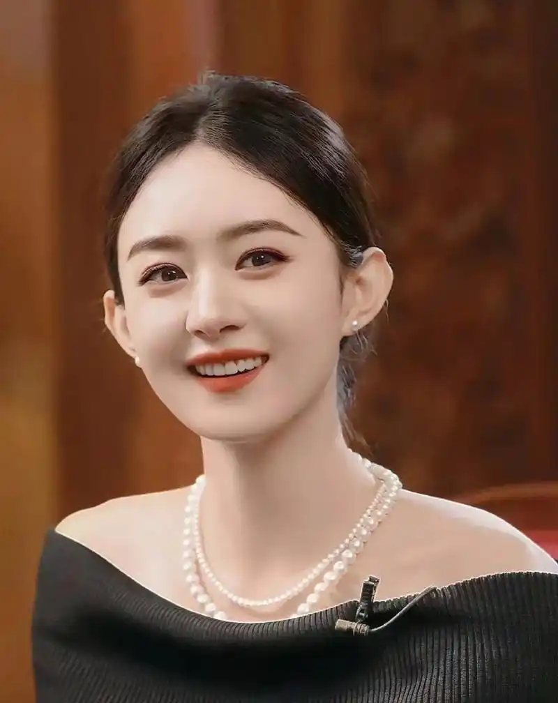 太爱赵丽颖最新的这段访谈了,她真的是清醒有想法又自律的女性.