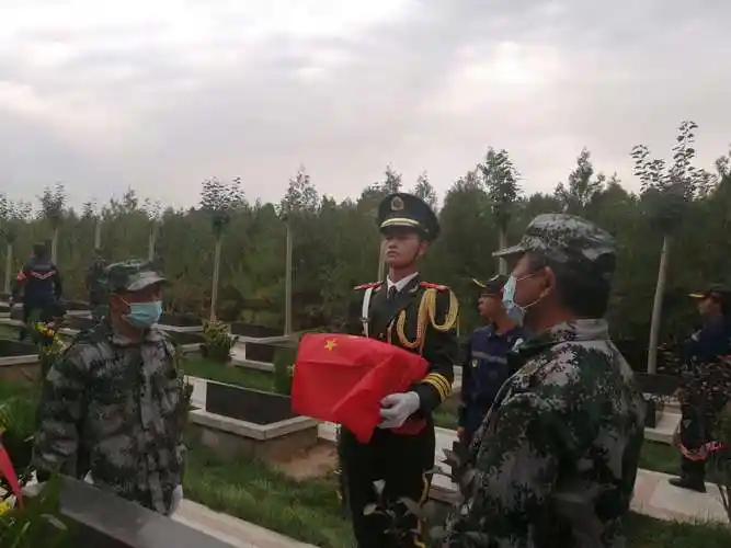 兰州安葬十位烈士骨灰 写美篇  九声响彻云霄的枪声,是共和国为烈士们