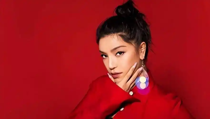 《超级女声》冠军江映蓉,目前的名气还真不如当初的落选者郁可唯,着实