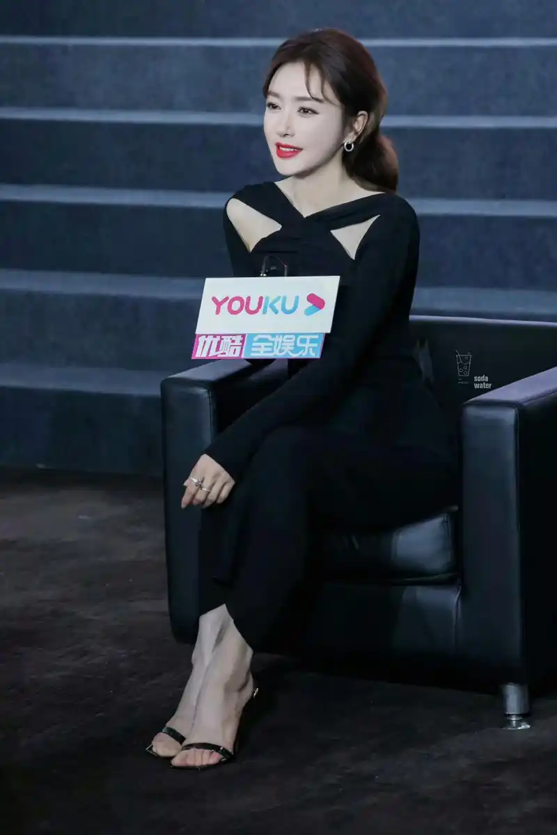 秦岚  高跟凉鞋  大长腿美jio