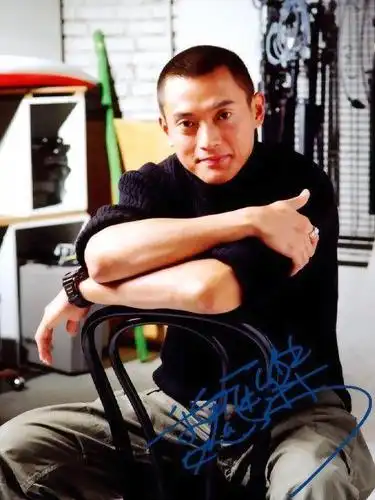 49岁的魏骏杰在年轻的时候颜值不输小鲜肉,甚至比