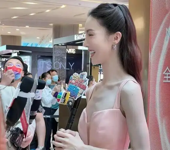 事实上,尽管金晨身为演员,但她的主要精力似乎并未聚焦于演技的锤炼与